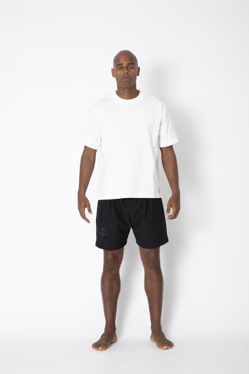 ロゴTシャツ