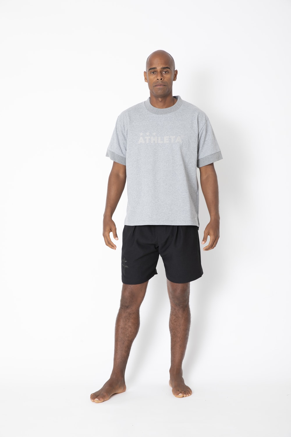 ロゴTシャツ