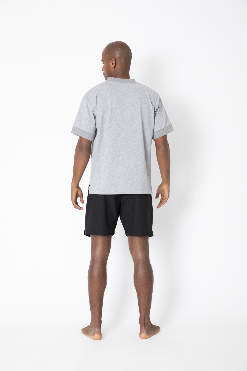 ロゴTシャツ