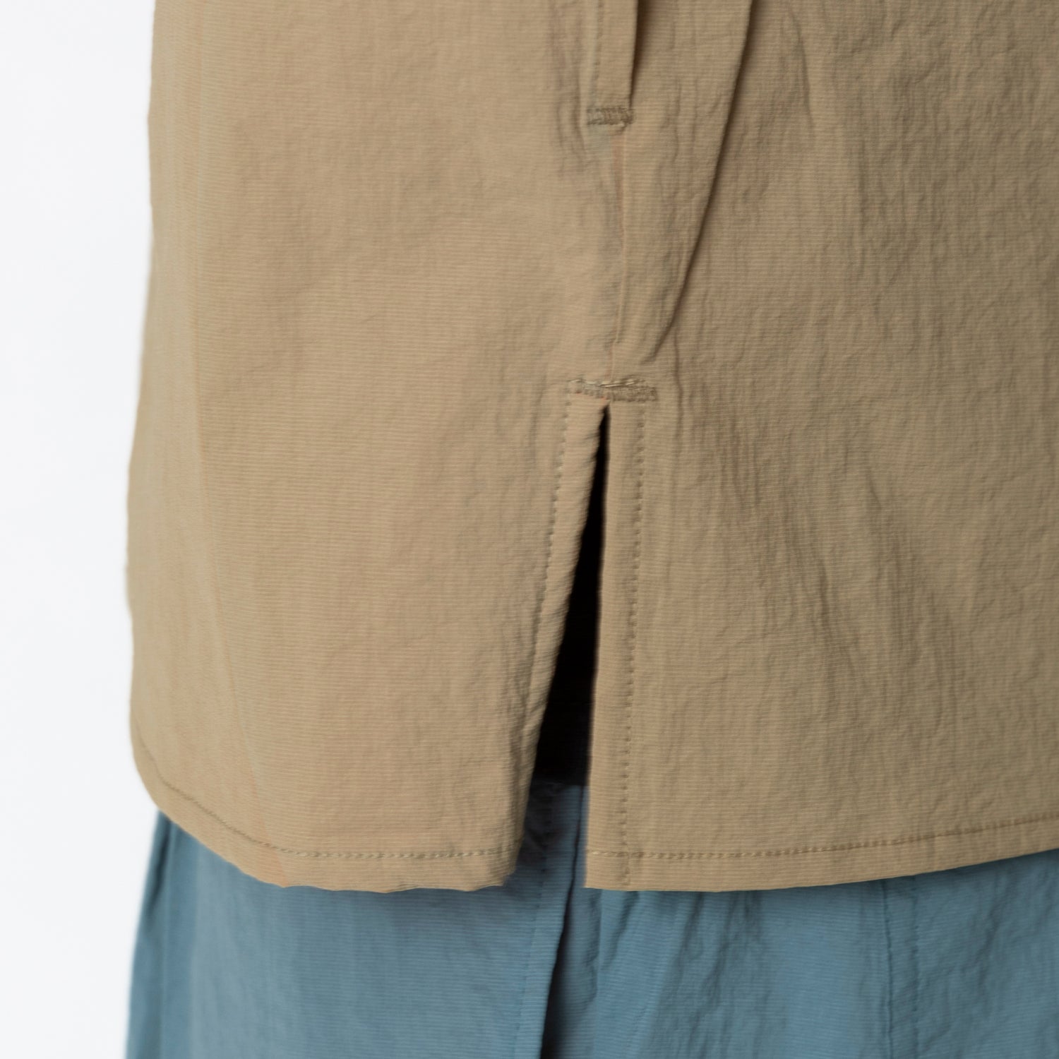 UNIVERSAL OVERALLxATHLETA – TBCパッカブルウインドシャツ