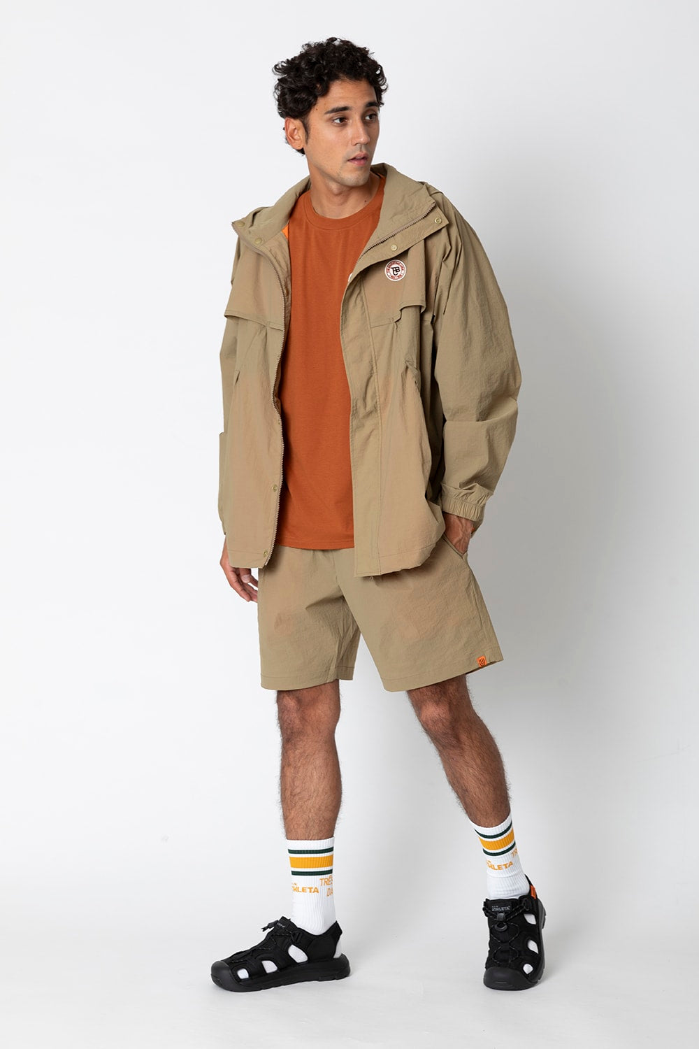 UNIVERSAL OVERALLxATHLETA – TBCウインドZIPパーカー