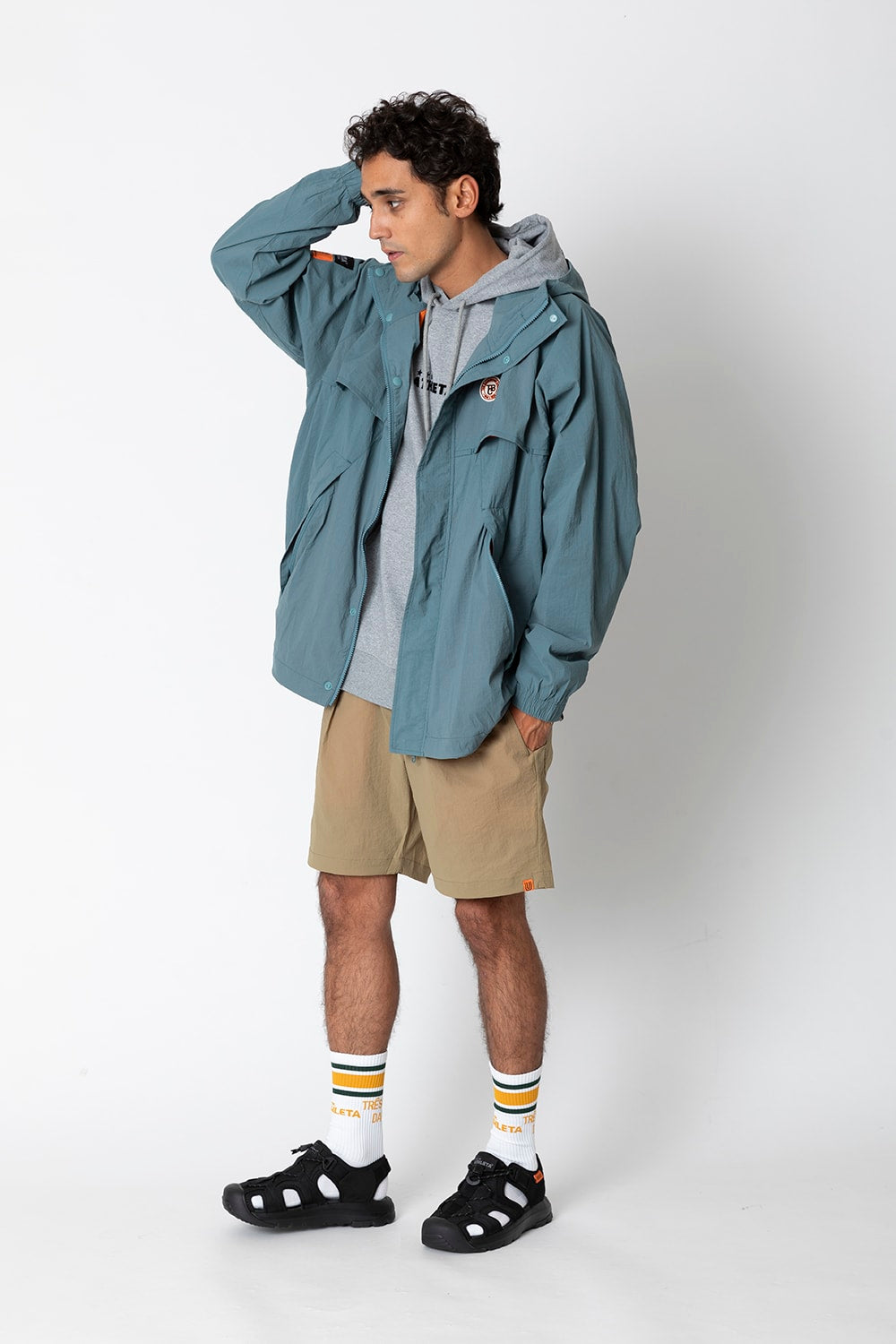 UNIVERSAL OVERALLxATHLETA – TBCウインドZIPパーカー