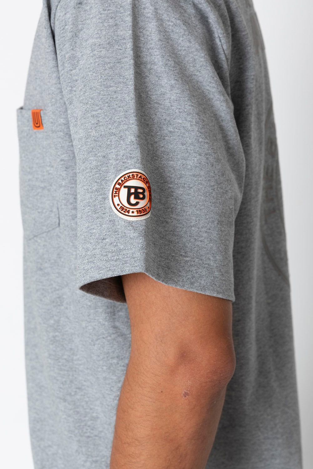 UNIVERSAL OVERALLxATHLETA – TBCブラジルコットンポケットTシャツ