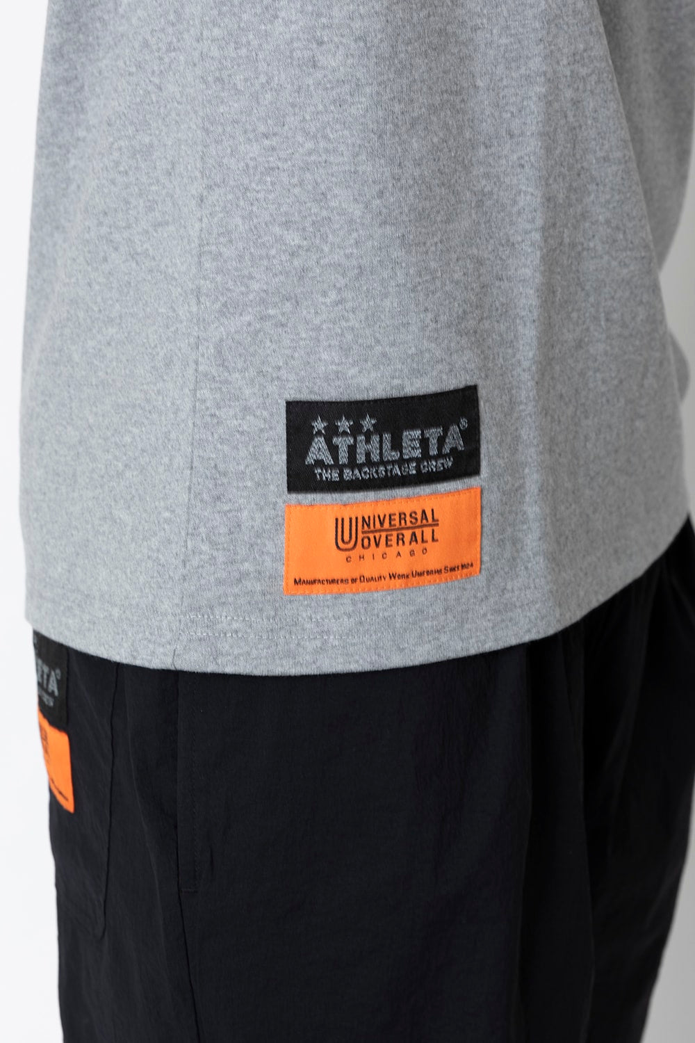 UNIVERSAL OVERALLxATHLETA – TBCブラジルコットンポケットTシャツ