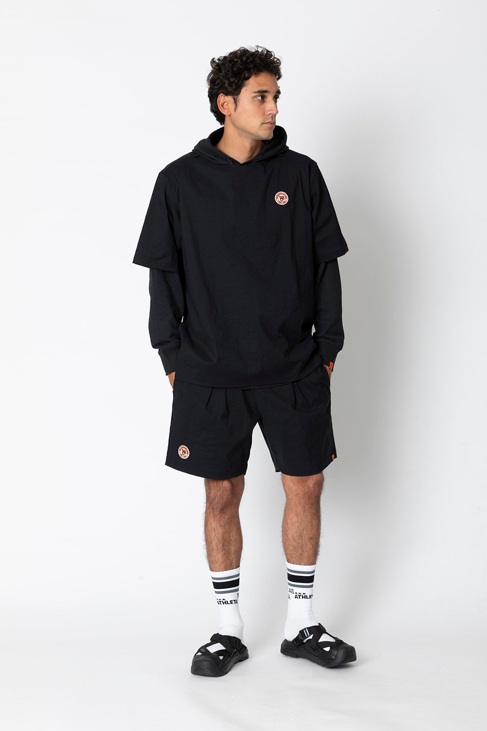 UNIVERSAL OVERALLxATHLETA – TBCパッカブルウインドシャツ