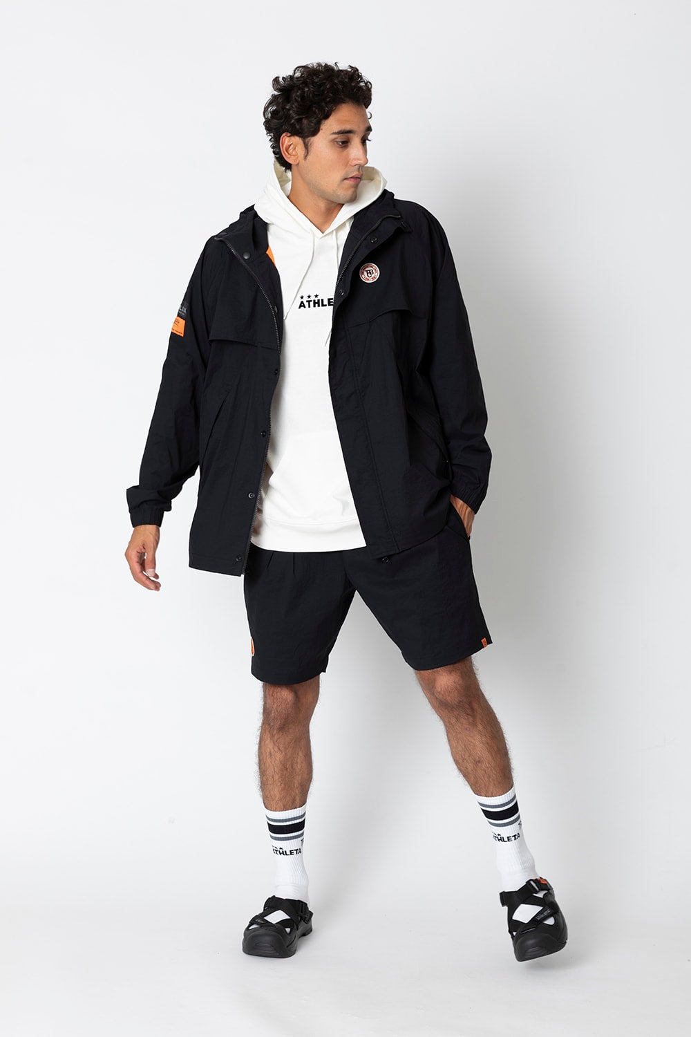 UNIVERSAL OVERALLxATHLETA – TBCウインドZIPパーカー