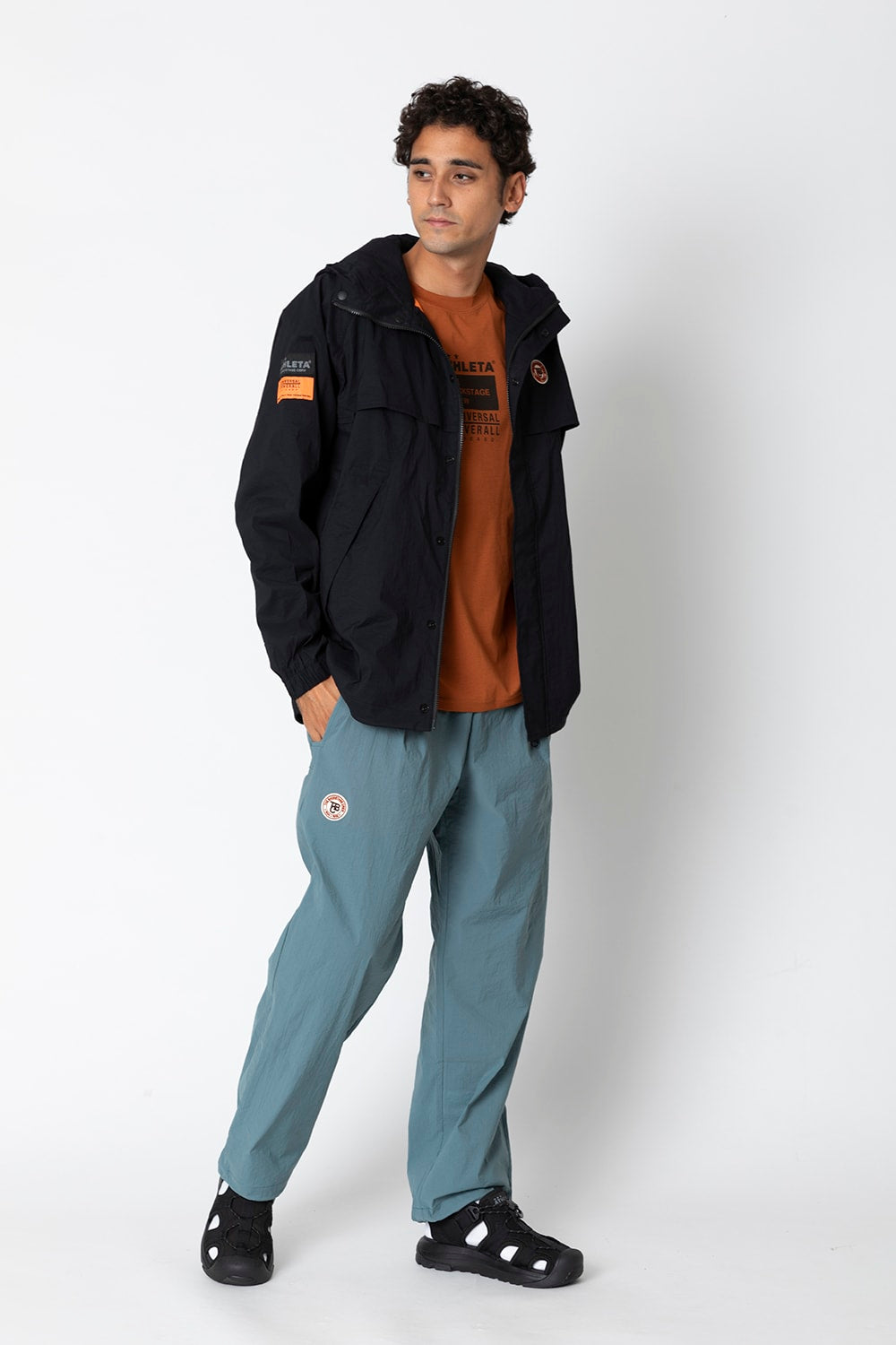 UNIVERSAL OVERALLxATHLETA – TBCウインドZIPパーカー