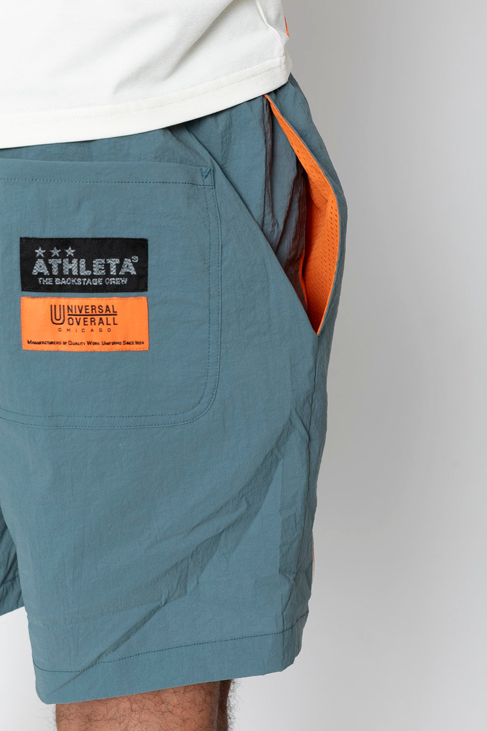 UNIVERSAL OVERALLｘATHLETA – TBCパッカブルウインドショーツ